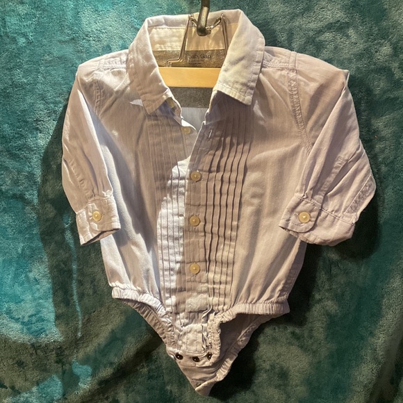 BUNDLE DISCOUNTS! Baby Gap 6-12 month onesie dress shirt button up pinstripe - Picture 2 of 6